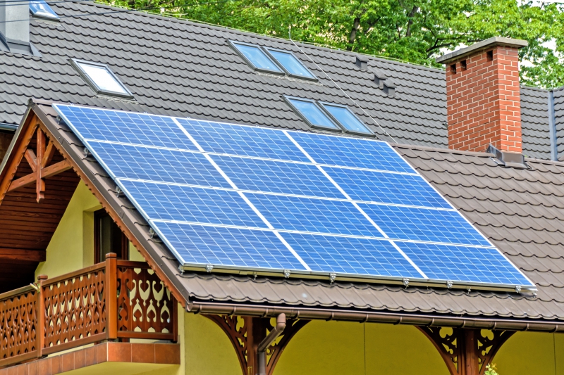 chauffagiste-CONSEGUDES-min_solar-panels-1477987